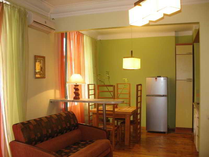 Ukrainian Hotel Service Apartments Kyiv Exterior photo