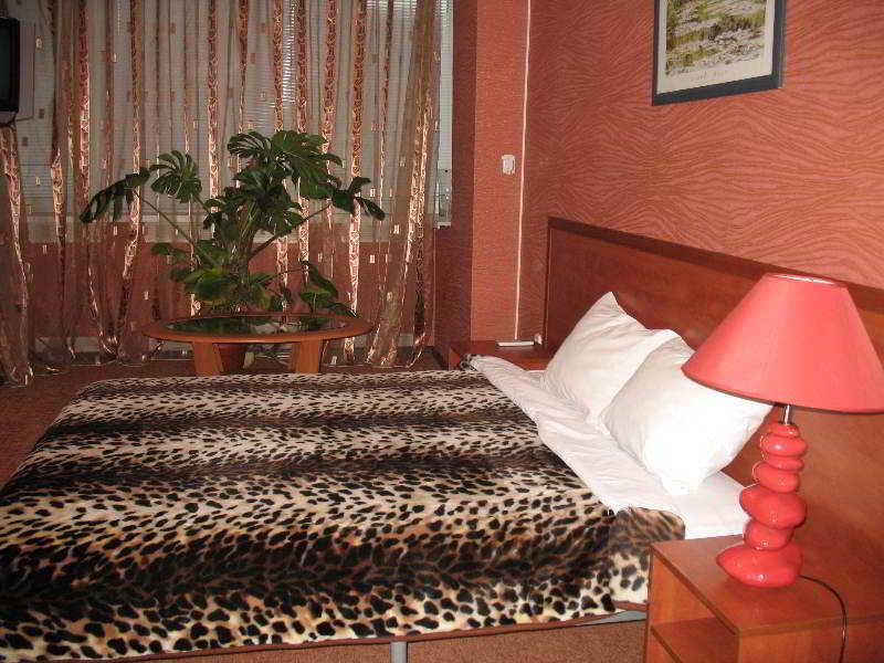 Ukrainian Hotel Service Apartments Kyiv Exterior photo