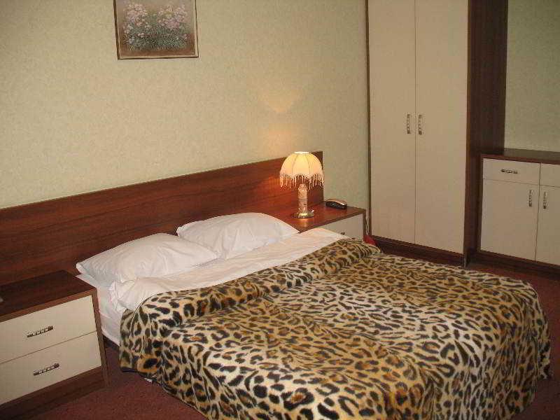 Ukrainian Hotel Service Apartments Kyiv Exterior photo