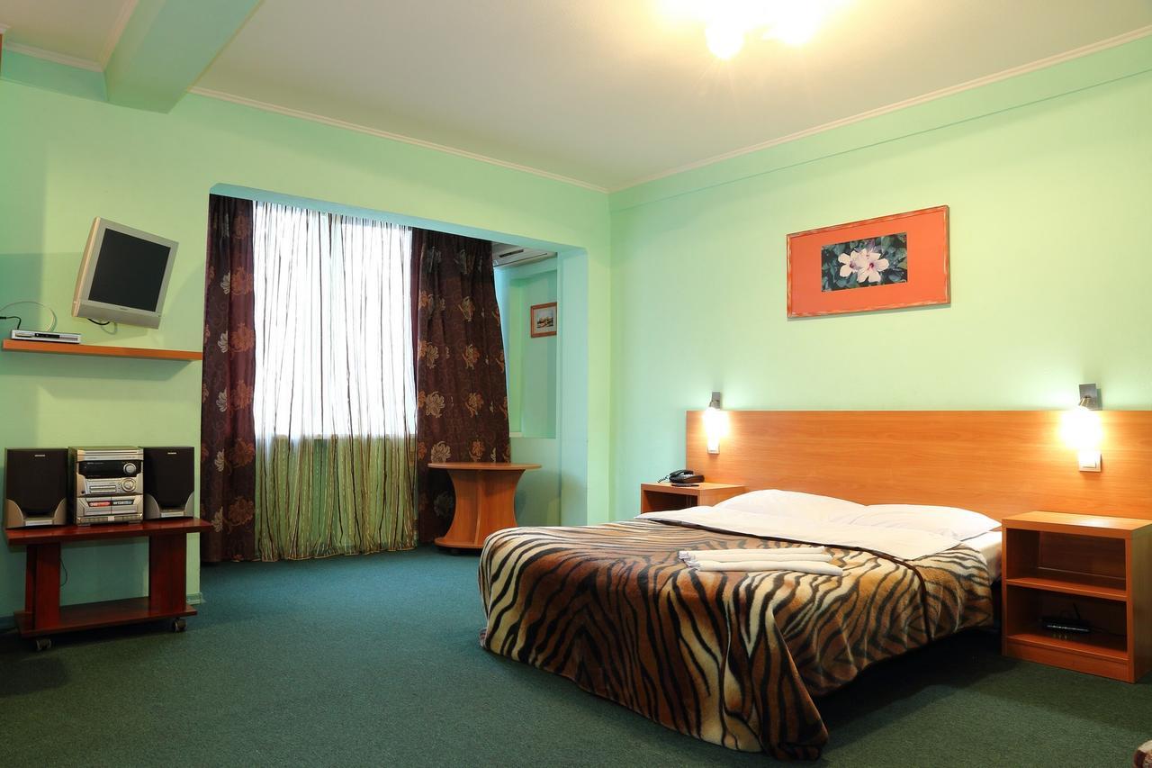 Ukrainian Hotel Service Apartments Kyiv Exterior photo