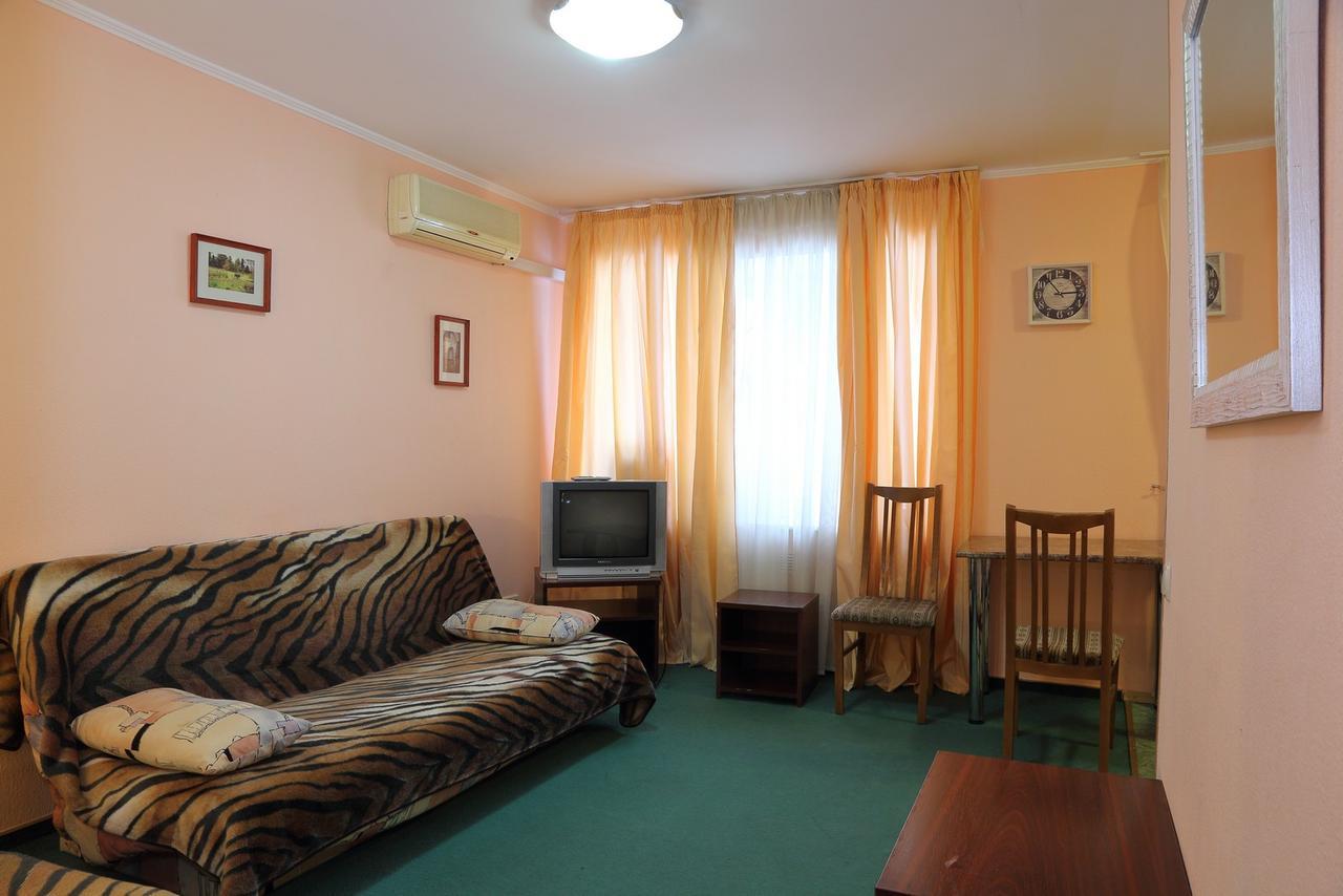 Ukrainian Hotel Service Apartments Kyiv Exterior photo